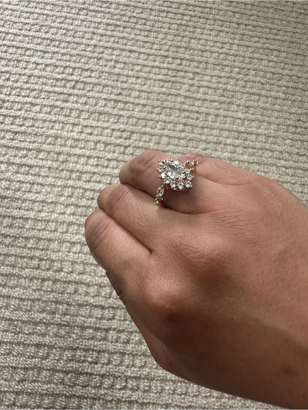 Luxury Gold Ring Marquise-Cut Center Stone Surrounded By a Starburst Halo Sz 6